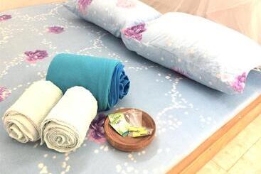 פנסיון Nomore Gallery And Guesthouse