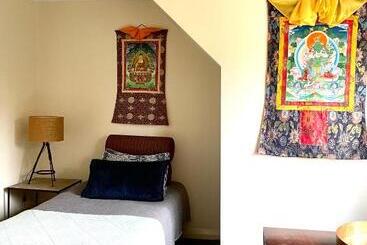 펜션 Nyima Tashi Buddhist Centre