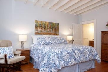 هاستل Cheltenham Suites
