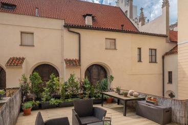 Mordecai Twelve Apartments By Prague Residences