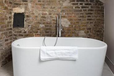 פנסיון Giles Norman Gallery & Townhouse