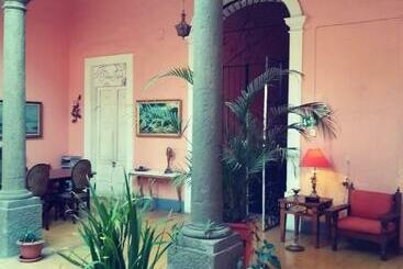 پانسیون Maska Mansion