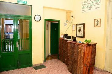 پانسیون Hostal Yatasto