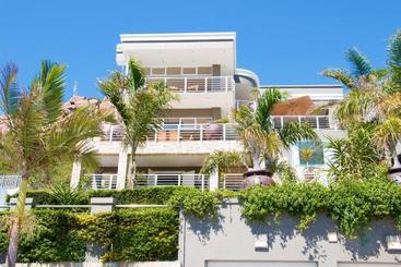 ペンション 4 On Montagu