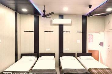 پانسیون Roop Guest House