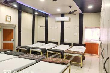 پانسیون Roop Guest House