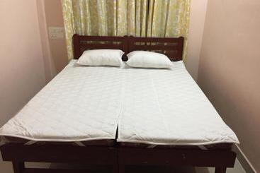 فندق صغير Mega Tourist Home