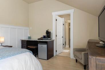 فندق صغير Waterfront Inn