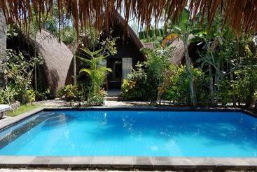 펜션 Zipp Bar Restaurant & Bungalows