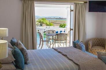 酒店 Russells On The Port