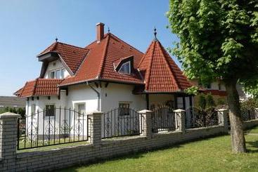 膳宿费 Balaton White House