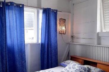 بنسيون Onelovecottagetobago Upstairs Apartment