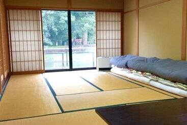 بنسيون Yasuragi Guest House & Bar