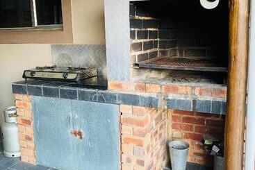 Пансион Acquila Guest House