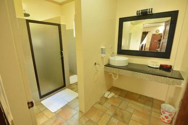 Alberg Roz And Angelique S Inn & Suites