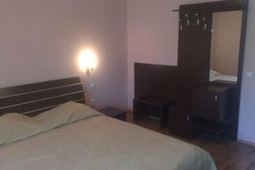 Пансион Colt De Rai