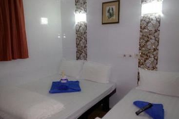 پانسیون Dutch Hostel