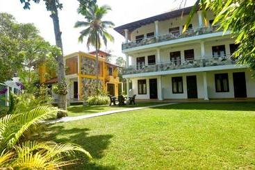 پانسیون Villa De White Sambur