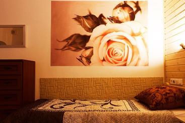 پانسیون White & Quiet Apartment House