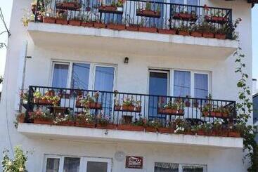 بنسيون Casa Emilia