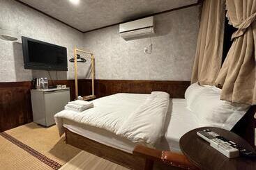 هاستل Ming Ren Hotspring