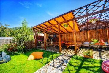 پانسیون Amandra Chalet