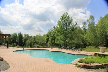 هاستل The Inn At Quail Run