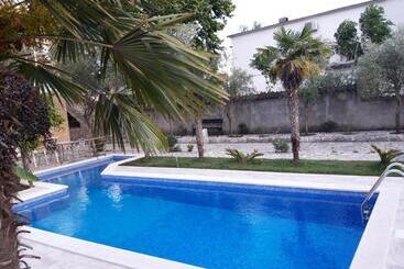 پانسیون Kazablanka Rooms Aerodrom