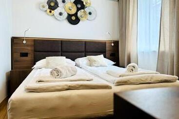 膳宿费 Apartments & Rooms Artemus Belveder