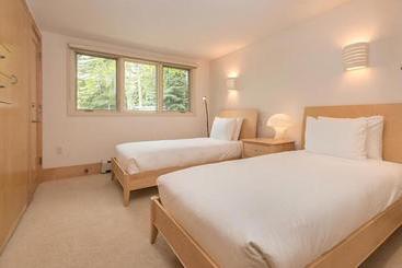 Clarendon Townhomes