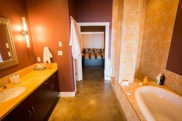 پانسیون Crooked Tree Guest Suites
