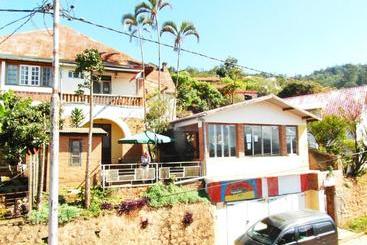 Pension (Hôtel basse catégorie) Three Palms Fianar