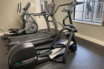 旅馆 Culpeper Center Suites