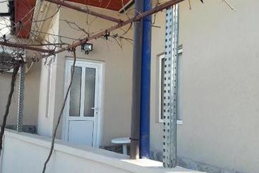 پانسیون Guest House Tedi