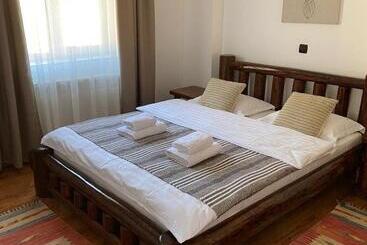 펜션 Guest House Piatra Craiului