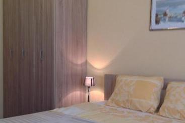 پانسیون Apartments Villa Svetlana