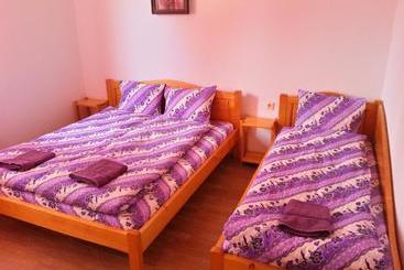 پانسیون Guest House Zora