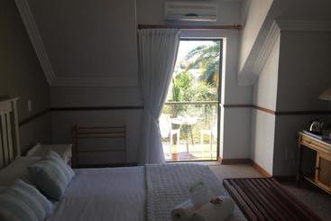 پانسیون Oewerpalms View