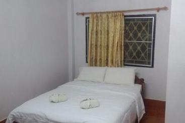 پانسیون Phonephithak Guesthouse