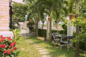 پانسیون Lantern Villa