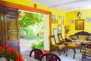 Пансион Shammie Guest House