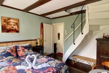 مبيت وإفطار Amsterdam Barangay