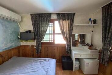 פנסיון Gudeok Guesthouse