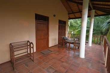 پانسیون Hettimulla River House