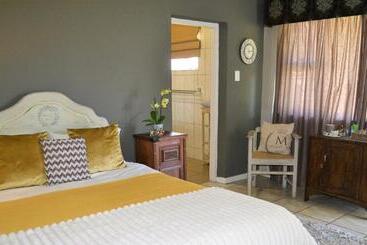 膳宿费 Favour House