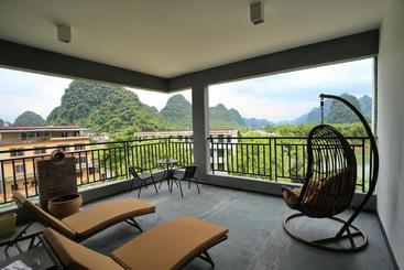 پانسیون Pier Encounter Inn