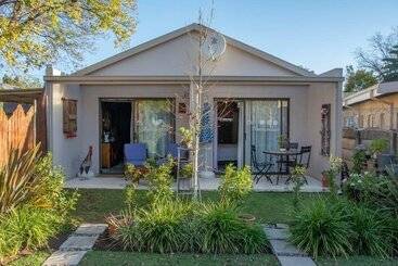 פנסיון Mirabel Guesthouse