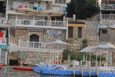 Seaside Apart