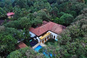 צימר The Postcard Moira