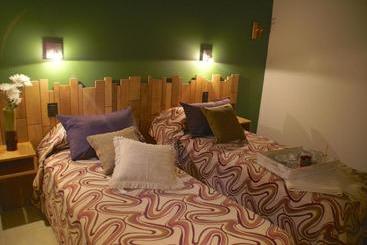 El Oasis Apart